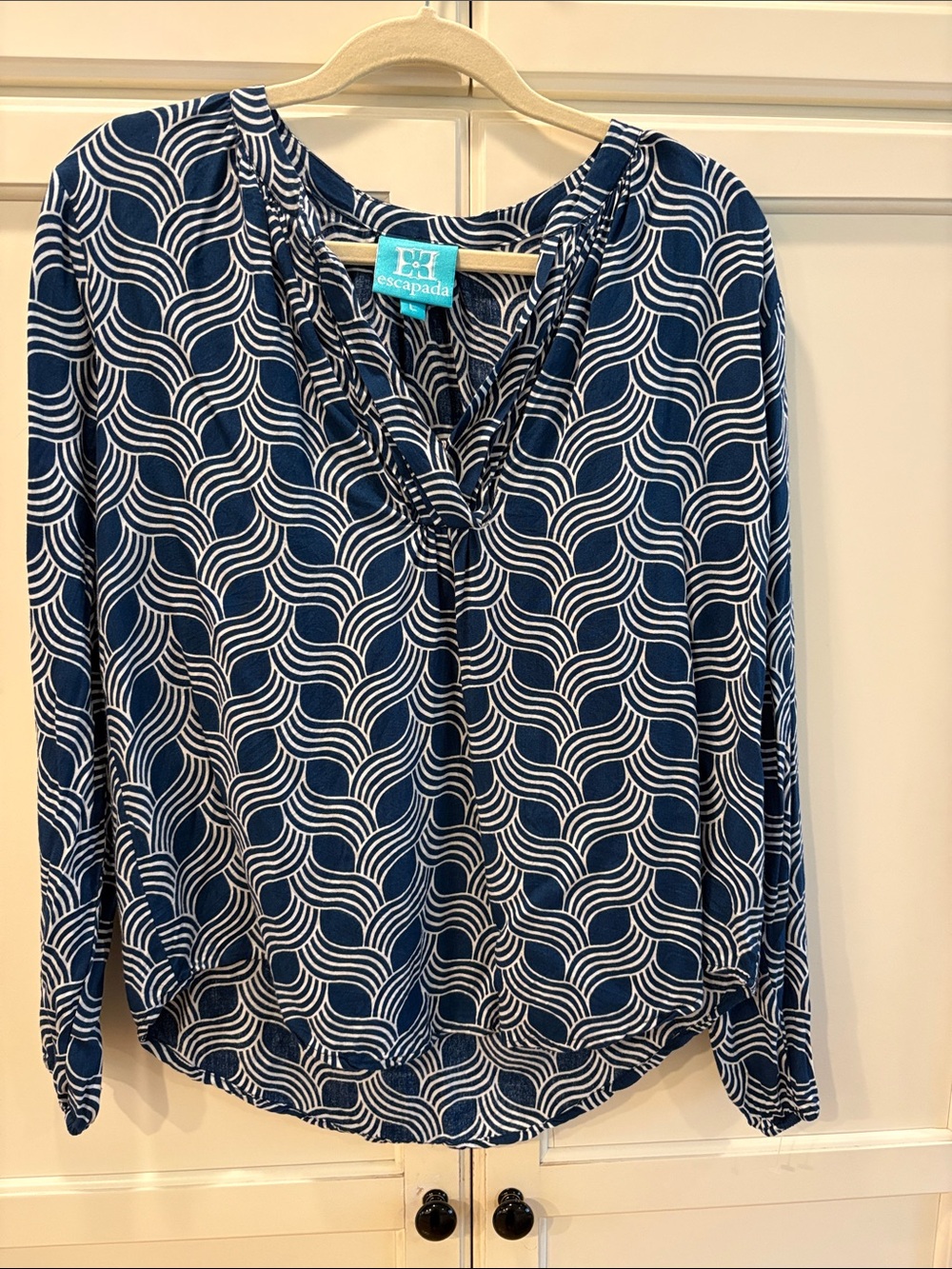 escapada Navy and White Wave-Print V-Neck Long-Sleeve Blouse